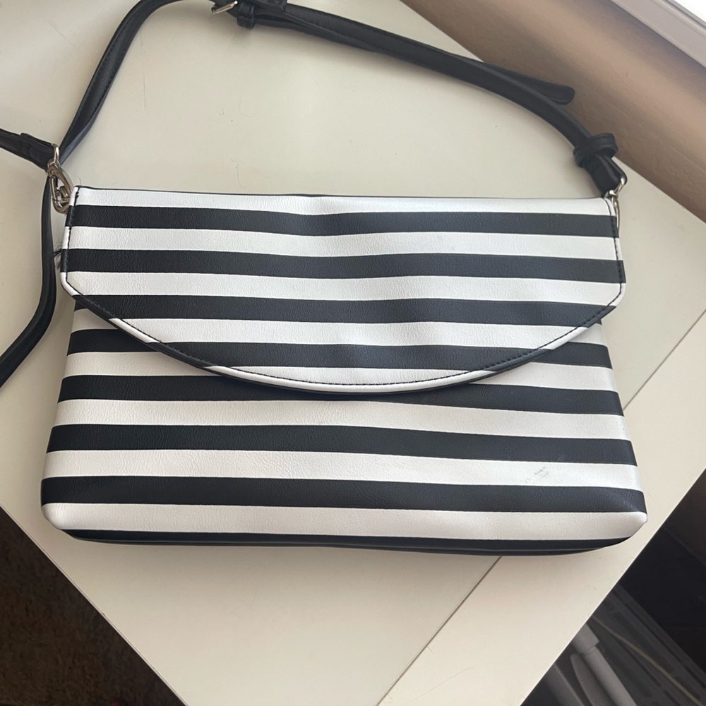Sole Society Black & White Stripe NWOT Crossbody/Clutch. Removable Strap